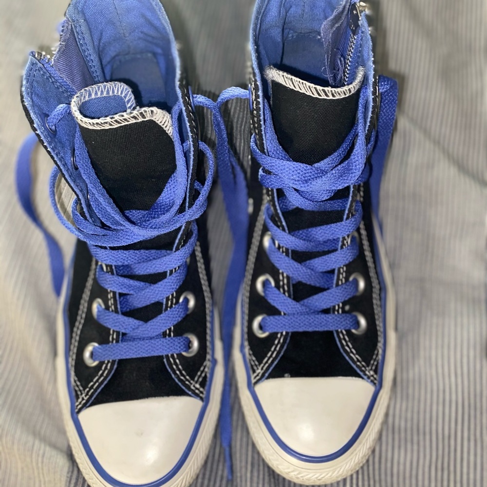 LIKE NEW Unisex hight tops Converse